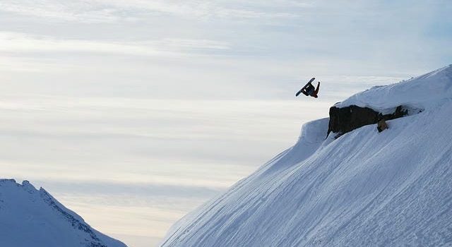 冬の魅力を満喫できる家族や仲間におすすめのスノボツアー徹底ガイド